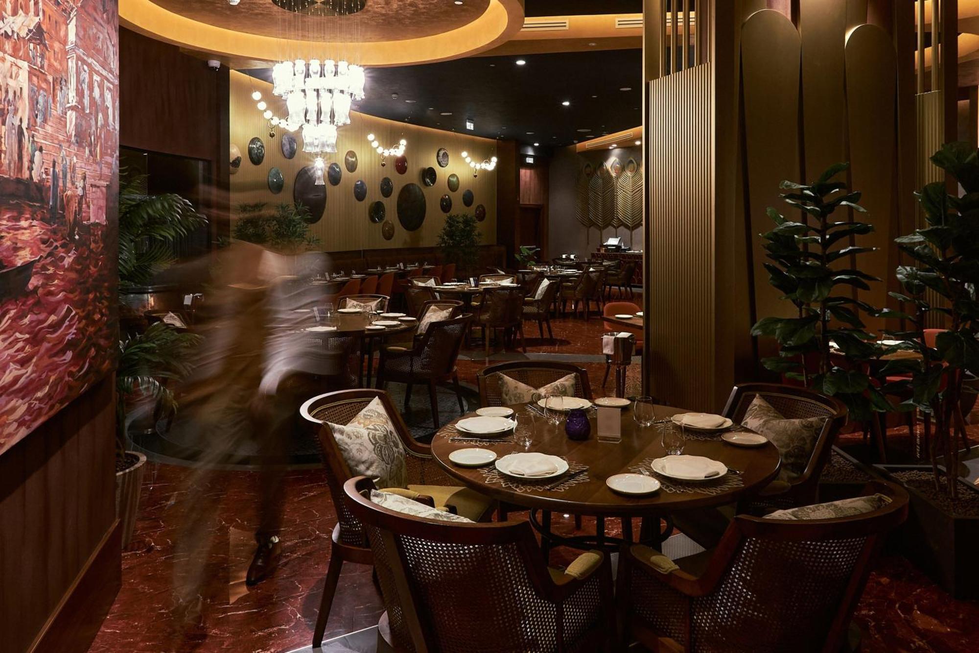 فندق ذا سانت ريجيس الدوحة المظهر الخارجي الصورة Interior of a restaurant in Beijing